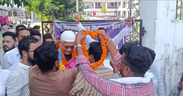 किशनगंज से कांग्रेस प्रत्याशी कमरुल हुदा ने भरा नामांकन