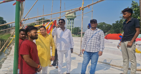 नगर परिषद अध्यक्ष इंद्रदेव पासवान ने किया छठ घाटों का निरीक्षण