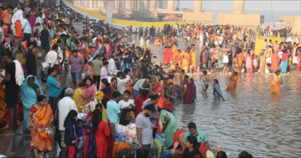 पूर्णिया में छठ पर्व की उमंग चरम पर: सौरा घाट पर व्रतियों की भीड़