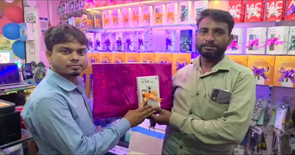 कोचाधामन के सादिक मोबाइल शॉप में दिवाली पर धमाकेदार ऑफर