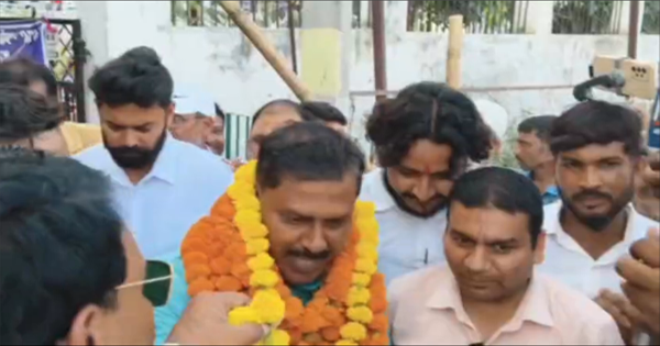 बहादुरगंज सीट से लोजपा (रामविलास) प्रत्याशी मो. कलीमुद्दीन ने किया नामांकन