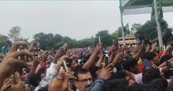 AIMIM प्रत्याशी तौसीफ आलम ने मंच पर पप्पू यादव को दी खुली धमकी