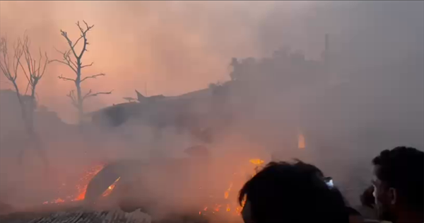 भीषण आग में 10 परिवारों के घर जलकर राख