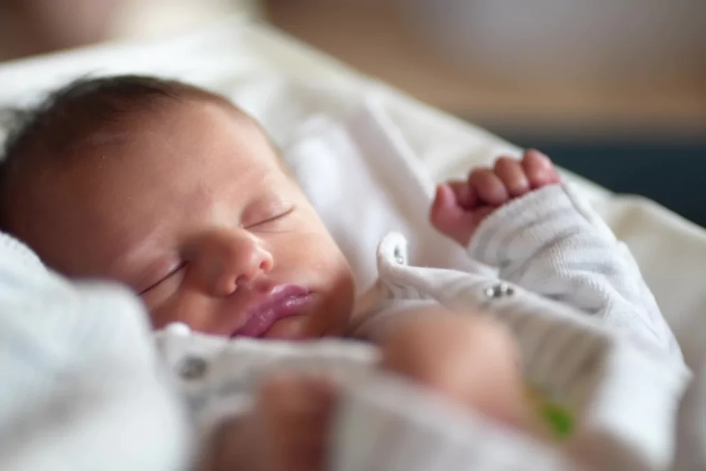  अररिया में नदी किनारे मिले नवजात को मछुआरे को सौंपने का मामला गंभीर