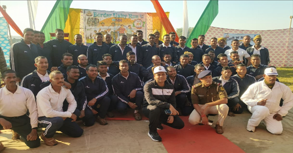 ‘रन फॉर यूनिटी’: भारत-नेपाल सीमा पर हजारों लोगों की सहभागिता