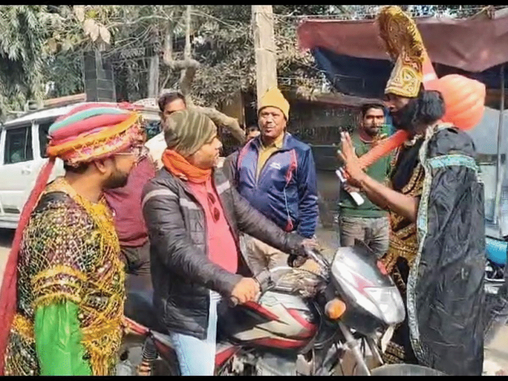 कटिहार में सड़क सुरक्षा का अनोखा संदेश