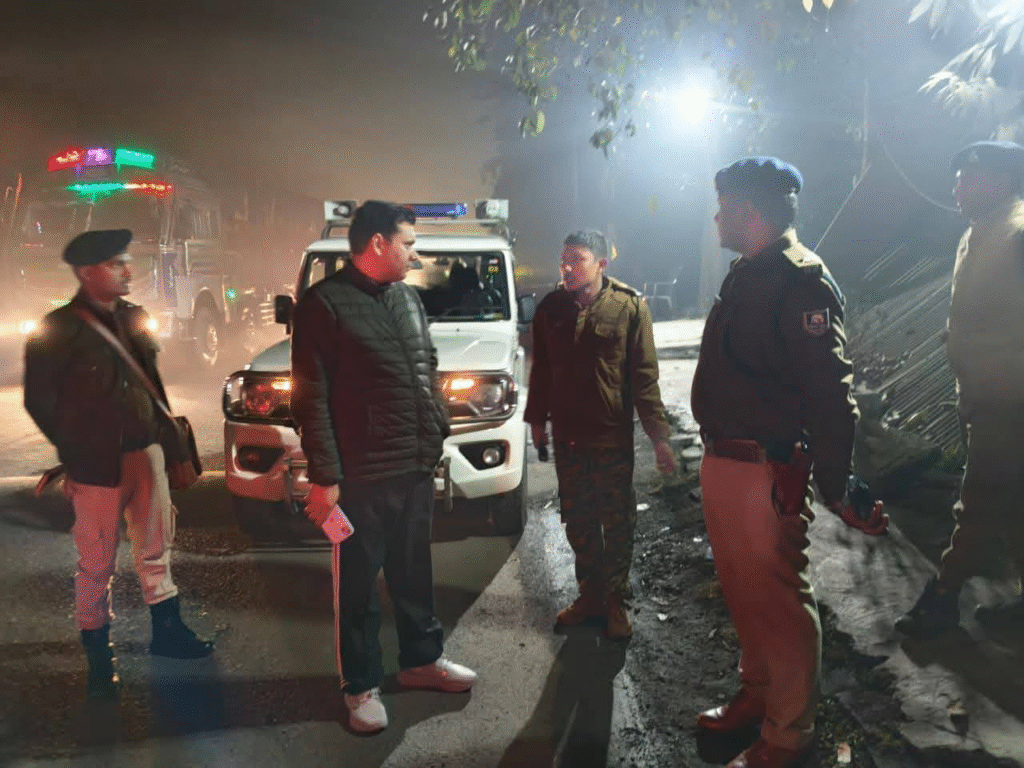 किशनगंज में एसपी संतोष कुमार का औचक रात्रि निरीक्षण