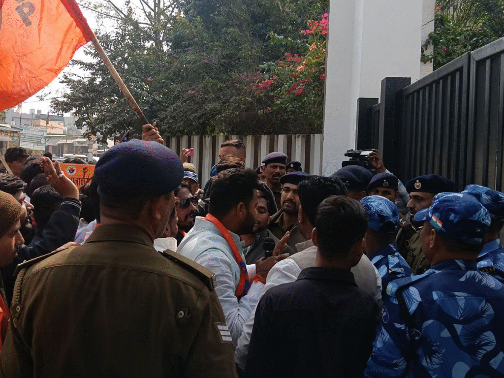 सीनेट बैठक के दौरान पूर्णिया विश्वविद्यालय में हंगामा