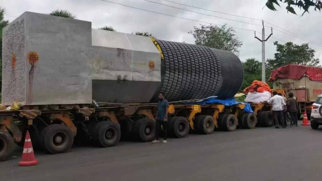 विश्व का सबसे बड़ा शिवलिंग गोपालगंज पहुंचा