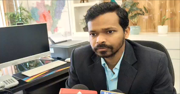 किशनगंज अस्पताल में एम्बुलेंस चालक ने किया मरीज का इलाज