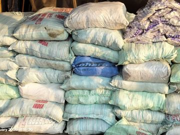 1800 किलो नौशादर और 2.88 लाख नशीली गोलियां बरामद