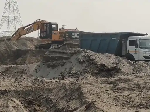 NGT के आदेशों की अनदेखी: किशनगंज के बगलबाड़ी में बड़े पैमाने पर अवैध खनन, प्रशासन पर उठे सवाल