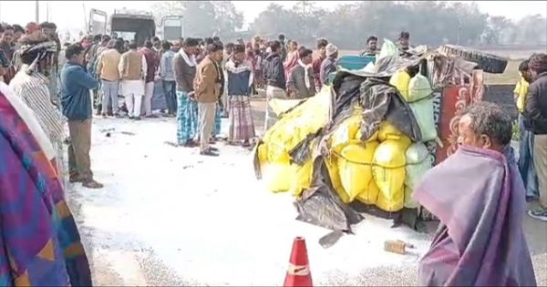 अज्ञात ट्रक की टक्कर से जुगाड़ वाहन पलटा, चालक की मौत