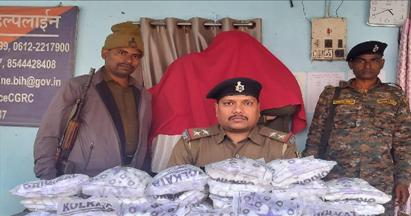 1800 किलो नौशादर और 2.88 लाख नशीली गोलियां बरामद