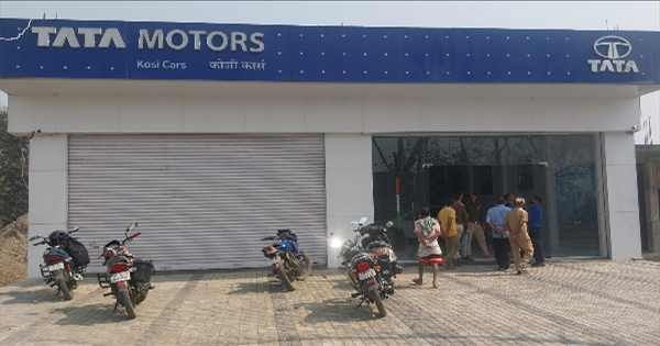 अररिया में टाटा मोटर्स शोरूम से 3 कारों की बड़ी चोरी