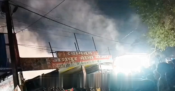  ऐतिहासिक खगड़ा मेला में खिलौनों की दुकान में लगी आग