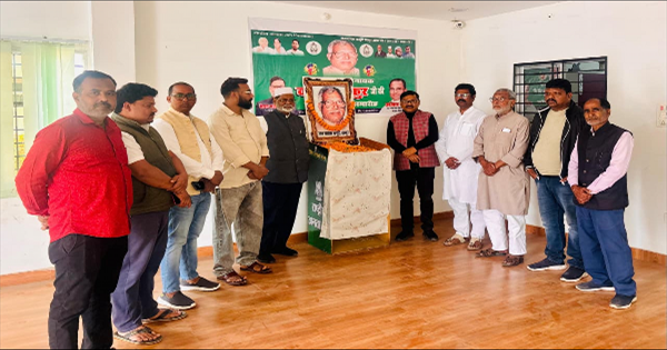 कर्पूरी ठाकुर की 38वीं पुण्यतिथि पर राजद ने दी श्रद्धांजलि