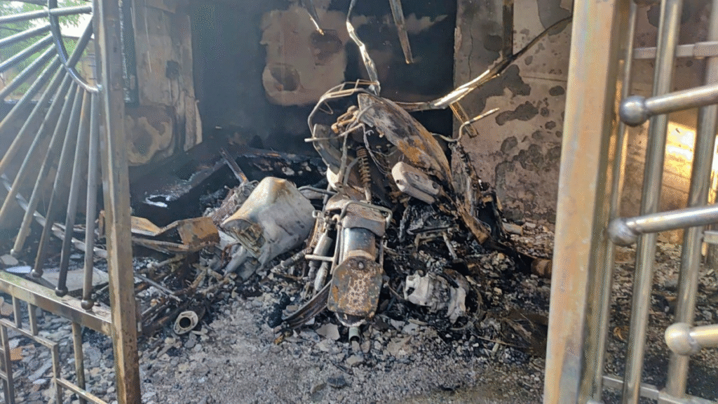 किशनगंज परिवार की त्रासदी: इंदौर में EV चार्जिंग से लगी आग