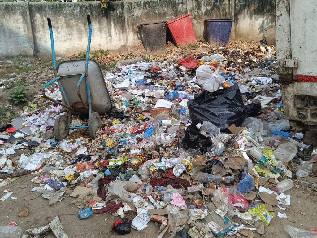 किशनगंज सदर अस्पताल में मेडिकल कचरे का अंबार