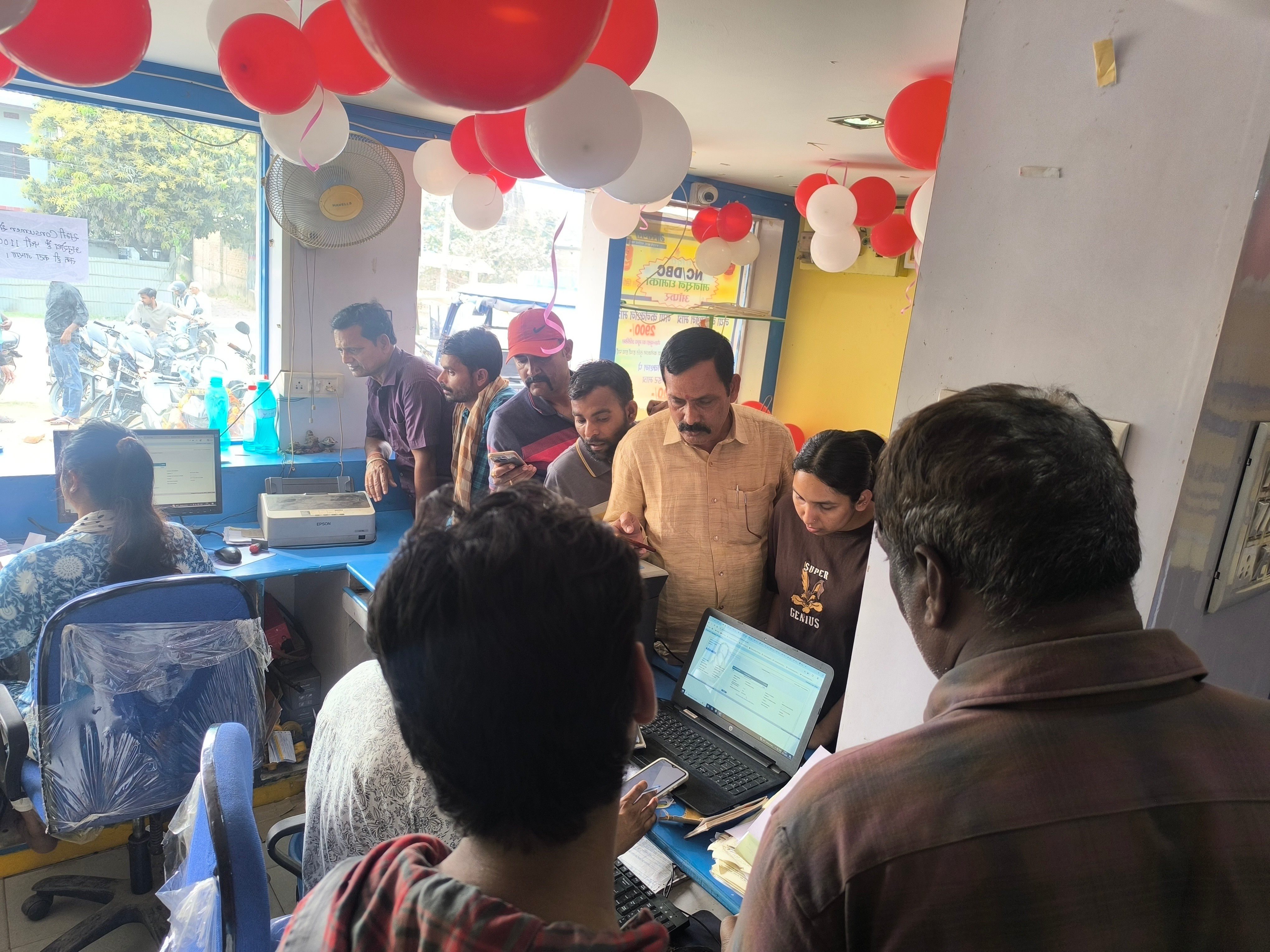  कटिहार में गैस की अफवाहों से बढ़ी घबराहट, होटलों में सिलेंडर स्टॉक