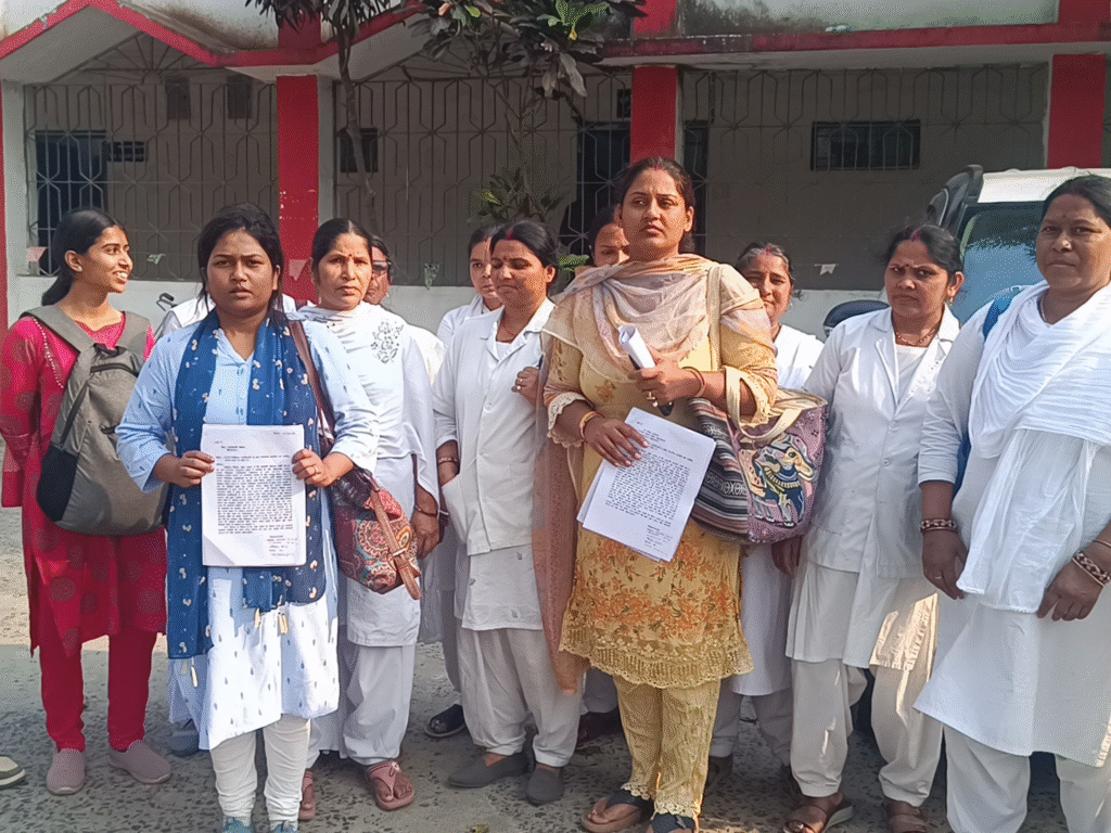 ठाकुरगंज CHC में रिश्वत आरोपों पर घमासान