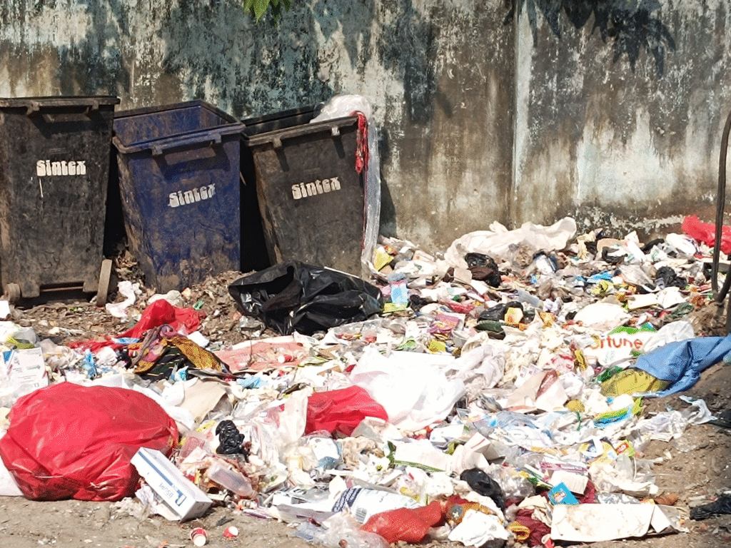 किशनगंज सदर अस्पताल में मेडिकल कचरे का अंबार
