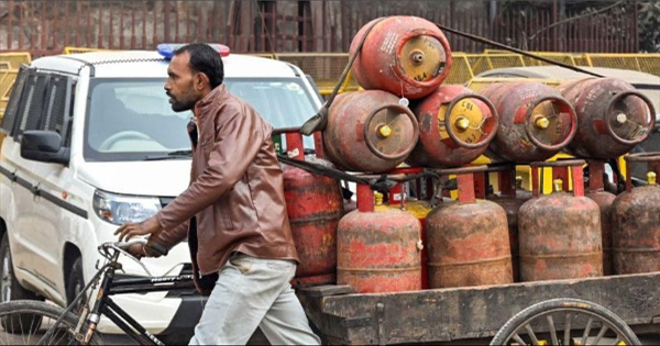 किशनगंज में LPG सिलेंडर की बुकिंग बनी लोगों के लिए मुश्किल