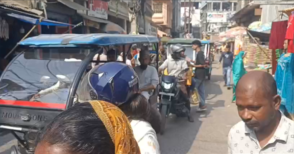 किशनगंज में होली की धूम: आज होलिका दहन, बाजारों में उमड़ी भीड़