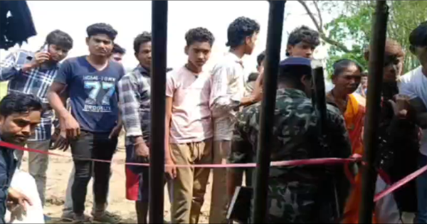 किशनगंज में अधजला शव मिलने से सनसनी