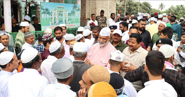 पूर्णिया में धूमधाम से अदा की गई ईद की नमाज