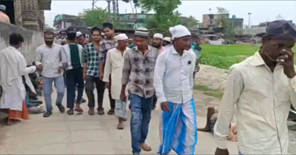 किशनगंज में अलविदा जुम्मा पर उमड़ी नमाज़ियों की भीड़