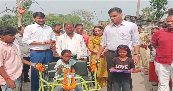 प्रशासन की त्वरित पहल, 12 घंटे में दिव्यांग बच्ची को मिली ट्राइसाइकिल