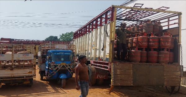 अररिया में गैस बुकिंग को लेकर अफरा-तफरी