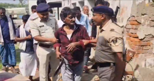 कटिहार: सामुदायिक स्वास्थ्य केंद्र के प्रभारी डॉक्टर नशे में अर्धनग्न पाए गए, प्रशासन ने लिया कड़ा कदम