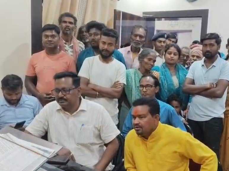 अशोक सम्राट भवन निर्माण से 40 परिवारों पर संकट