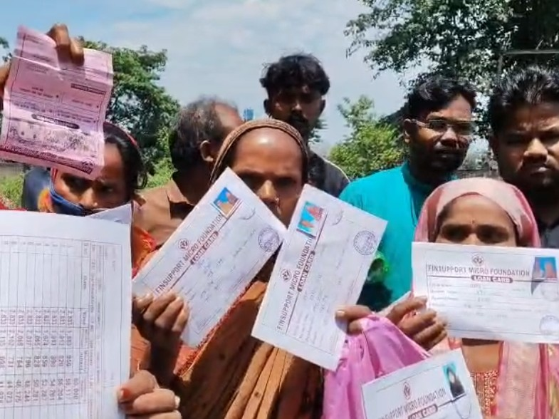 ठाकुरगंज में महिलाओं से ठगी का आरोप