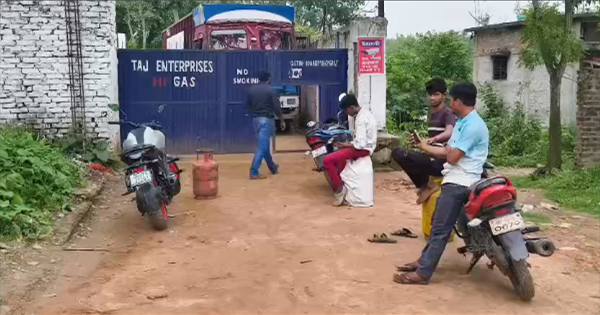 गैस सिलेंडर समस्या: ताज एंटरप्राइजेज गैस एजेंसी से उपभोक्ता परेशान