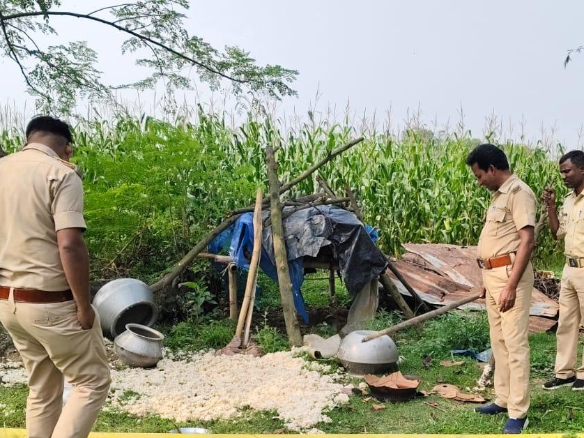 किशनगंज शराब विनष्टीकरण अभियान