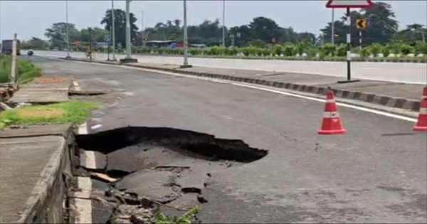 किशनगंज NH-327E रोड धंसना: स्थानीय लोगों ने NHAI पर लापरवाही का आरोप लगाया, यातायात प्रभावित