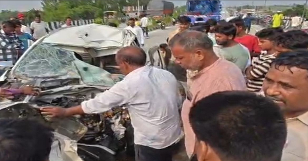 एनएच-327ई सड़क हादसा: ट्रैक्टर-कार की टक्कर में 8 घायल, दो की हालत गंभीर