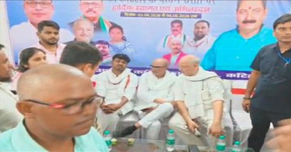 कटिहार कांग्रेस बैठक बवाल: तारिक अनवर की उपेक्षा के आरोप पर कार्यकर्ताओं का विरोध, बैठक बाधित