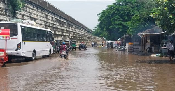 अररिया जलजमाव समस्या: अररिया में बारिश बनी आफत: जलजमाव से थमा शहर, नगर परिषद की तैयारियों पर उठे सवाल
