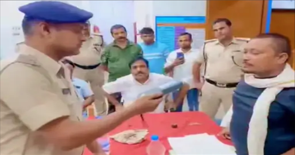 किशनगंज बिजलीकर्मी गिरफ्तार: ड्यूटी के दौरान शराब के नशे में मिला बिजलीकर्मी, विधायक की सूचना पर पुलिस ने की कार्रवाई