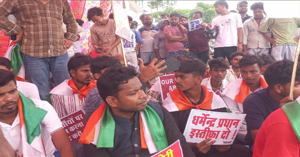 किशनगंज भारत बंद: किशनगंज में भारत बंद का मिला-जुला असर: बहादुरगंज में प्रदर्शन तेज, शिक्षा मंत्री के इस्तीफे की उठी मांग