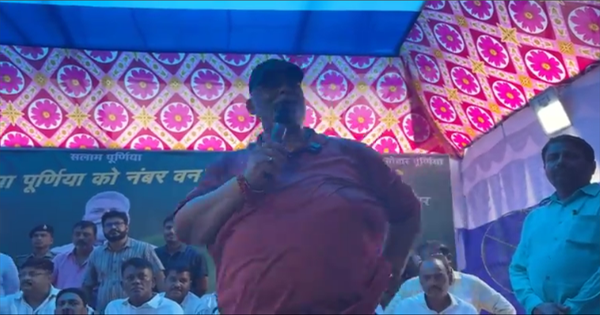 पूर्णिया में सांसद पप्पू यादव की खेल सामग्री वितरण पहल: पूर्णिया में सांसद पप्पू यादव की अनूठी पहल दो साल पूरे होने पर खिलाड़ियों को बांटी खेल सामग्री, युवाओं को मिला नया उत्साह