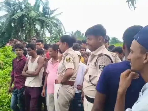 सौरा नदी महिला शव