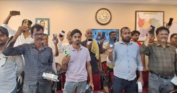 अररिया मोबाइल बरामदगी: ऑपरेशन मुस्कान से अररिया पुलिस की बड़ी कामयाबी, 60 लोगों के चेहरे पर लौटी मुस्कान