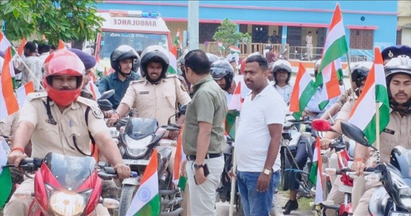 तिरंगा बाइक रैली: बहादुरगंज में तिरंगा बाइक रैली से गूंजा शहर, ‘भारत माता की जय’ के नारों से दिखा देशभक्ति का उत्साह