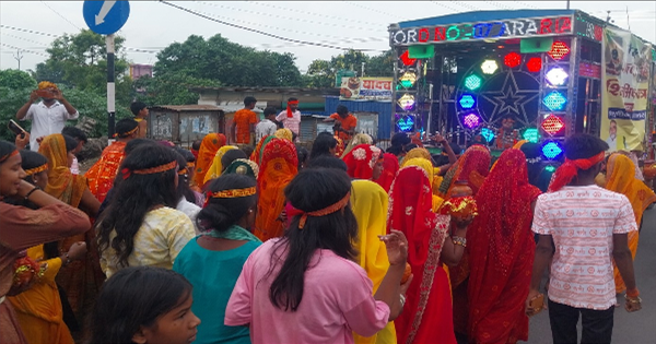 अररिया सावन सोमवारी: अररिया में सावन की अंतिम सोमवारी पर गूंजा हर-हर महादेव, 151 कन्याओं ने निकाली भव्य जलाभिषेक यात्रा