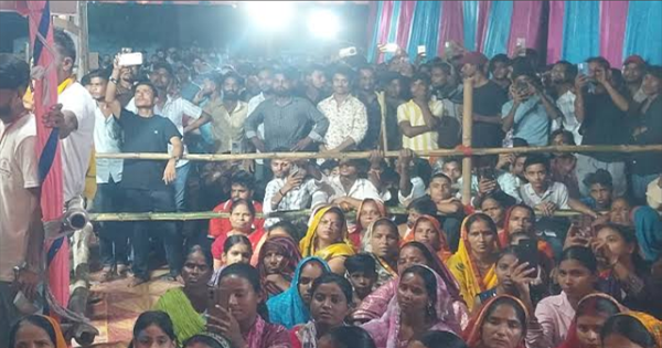 अररिया विश्वकर्मा पूजा: अररिया में रातभर गूंजे भक्ति गीत, सुबह 4 बजे तक चला विश्वकर्मा पूजा जागरण
